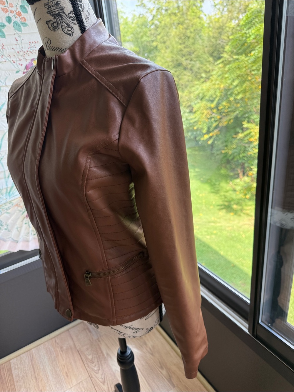 “NEW LOOK” POLYURETHANE.\RAYON\POLYESTER JACKET SIZS S - Picture 2 of 10